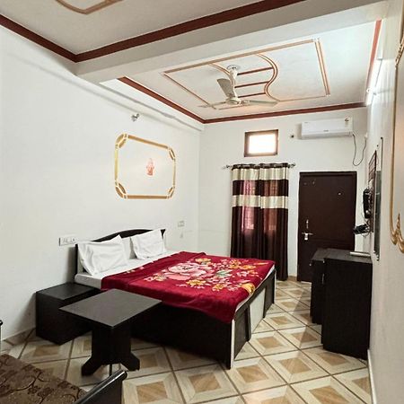 Sattva Cafe And Motel Rishikesh Bagian luar foto