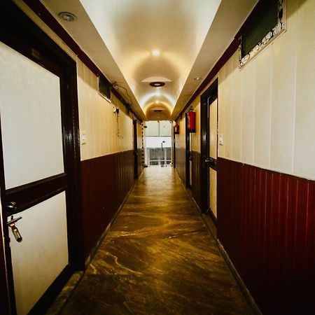 Sattva Cafe And Motel Rishikesh Bagian luar foto