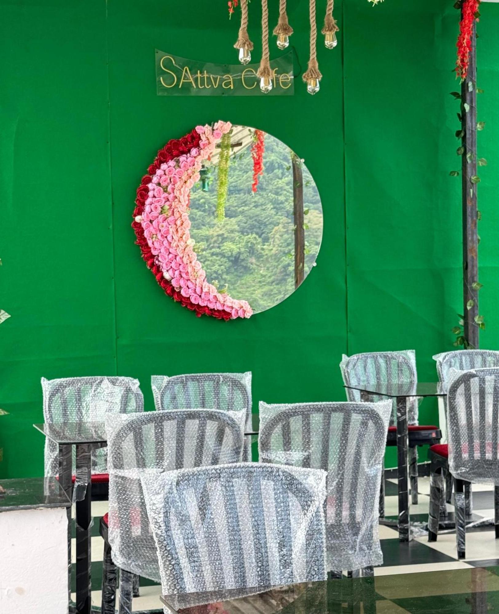 Sattva Cafe And Motel Rishikesh Bagian luar foto