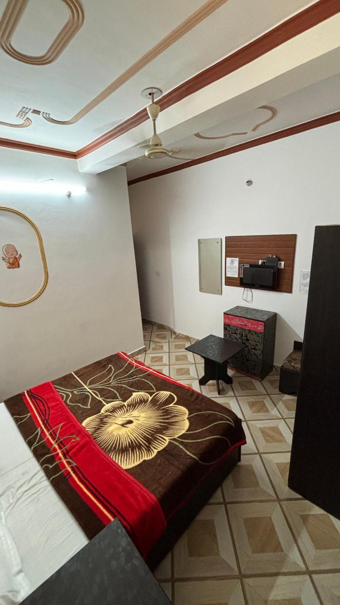 Sattva Cafe And Motel Rishikesh Bagian luar foto