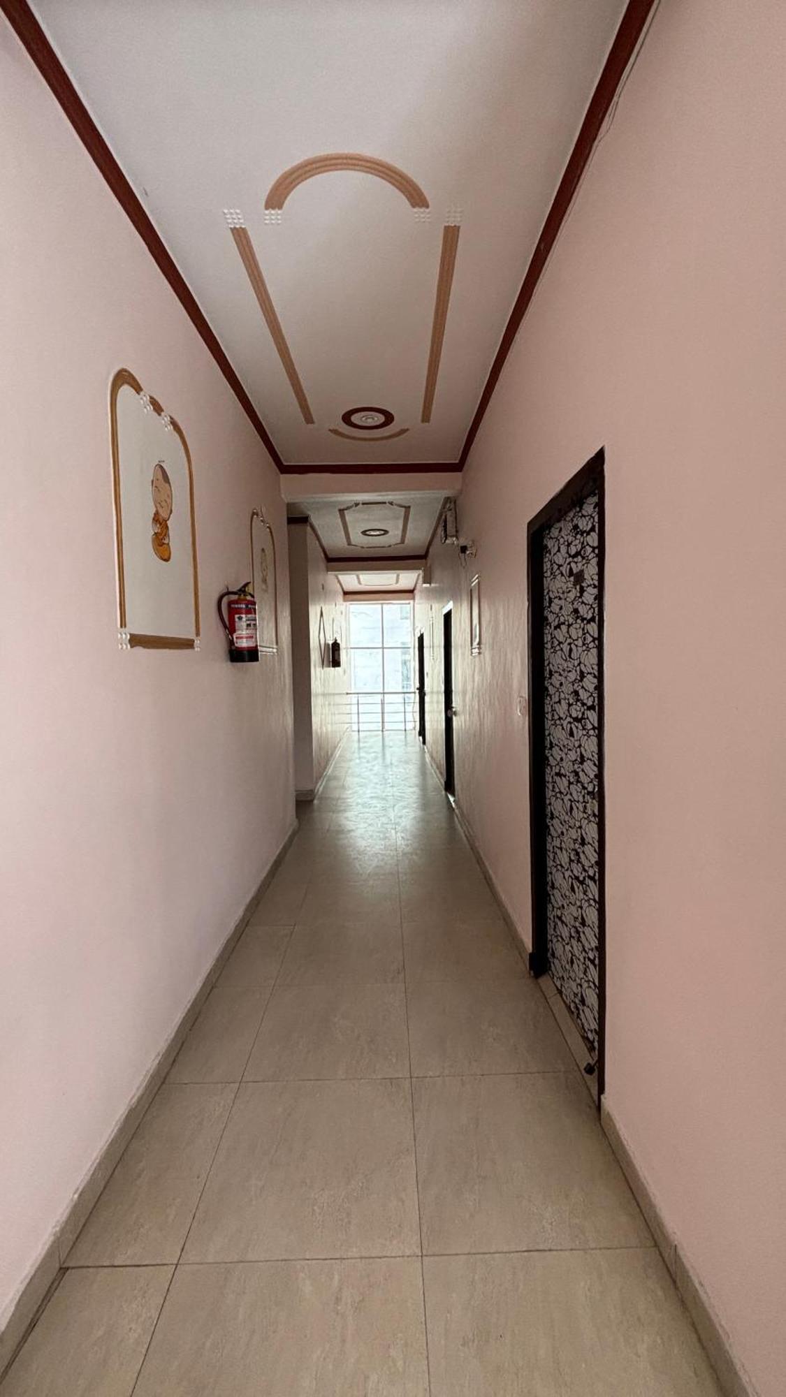 Sattva Cafe And Motel Rishikesh Bagian luar foto