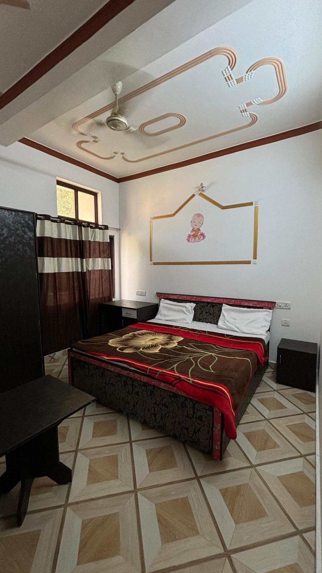 Sattva Cafe And Motel Rishikesh Bagian luar foto