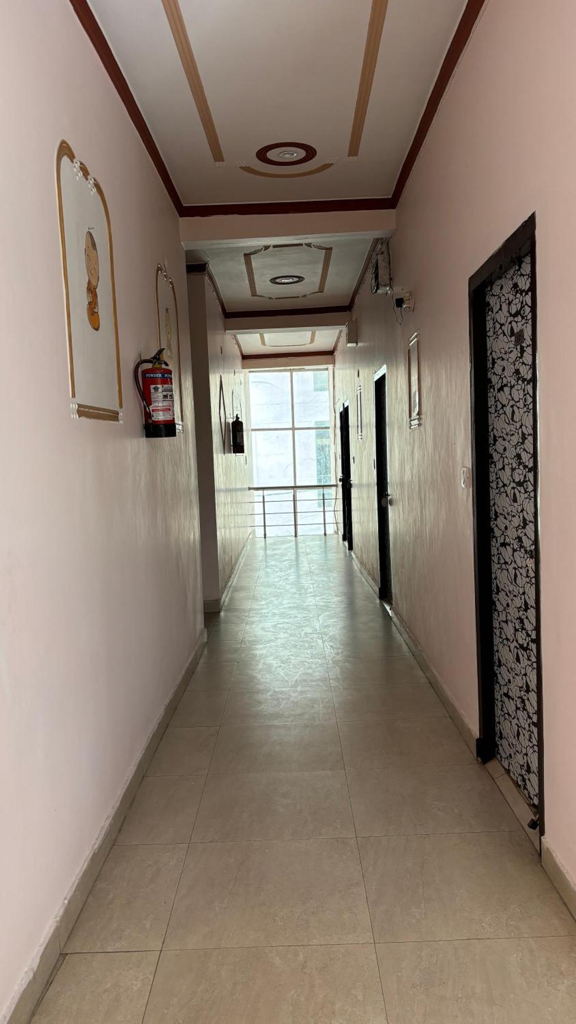 Sattva Cafe And Motel Rishikesh Bagian luar foto