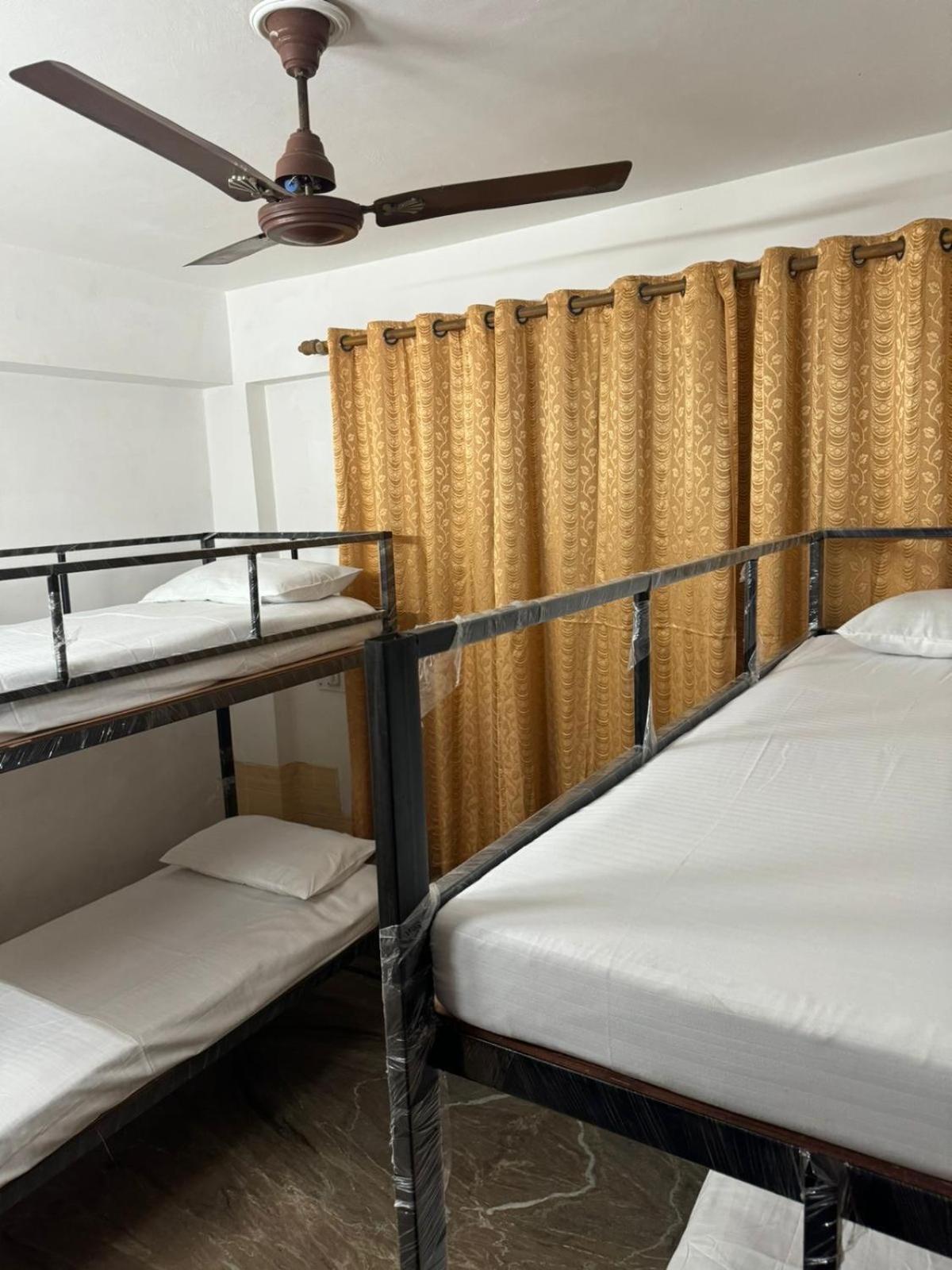 Sattva Cafe And Motel Rishikesh Bagian luar foto