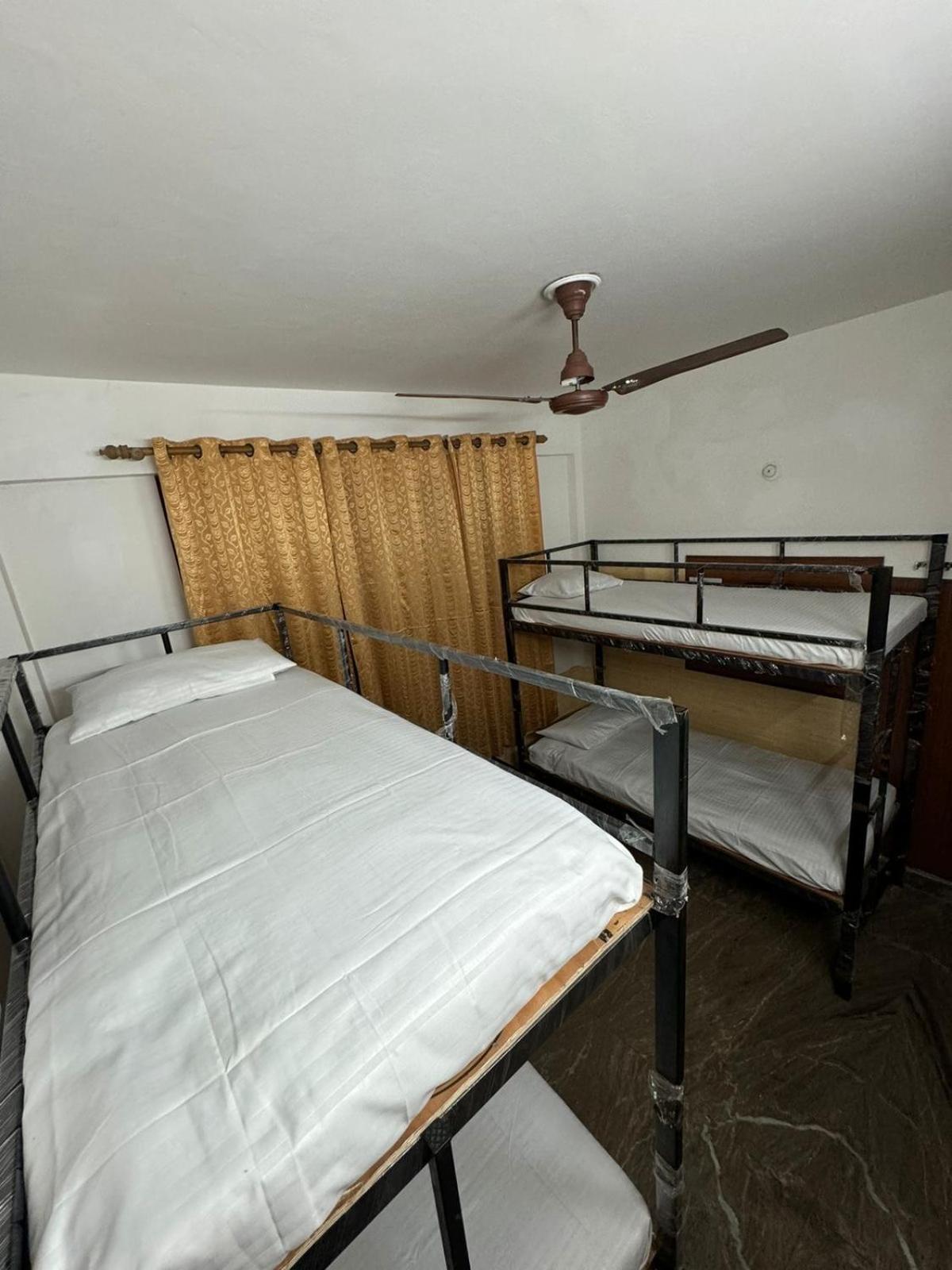 Sattva Cafe And Motel Rishikesh Bagian luar foto